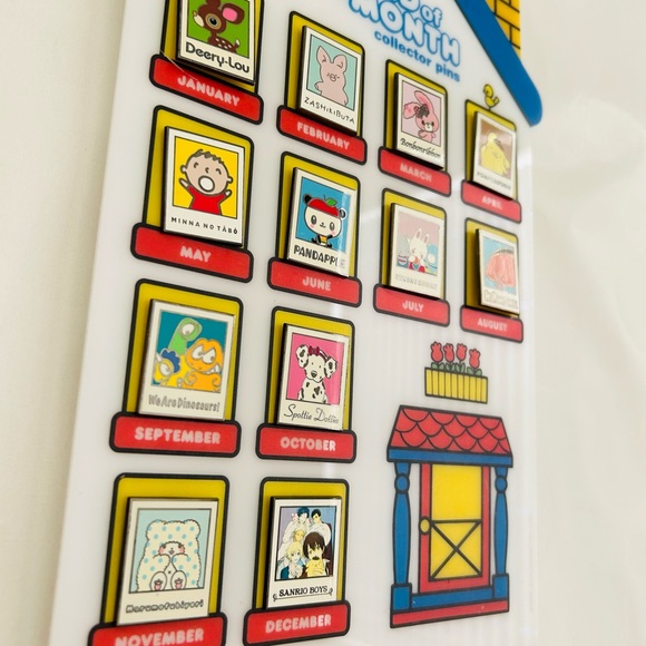 Sanrio Friend of the Month Pin Collection 2018 On  Acrylic Store Display Board - Picture 2 of 11